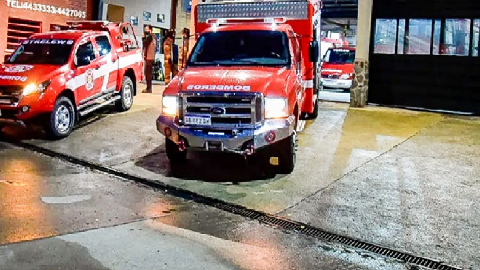 Urgente: Bomberos combaten un fuerte incendio de pastizales en la zona de El Tenaz