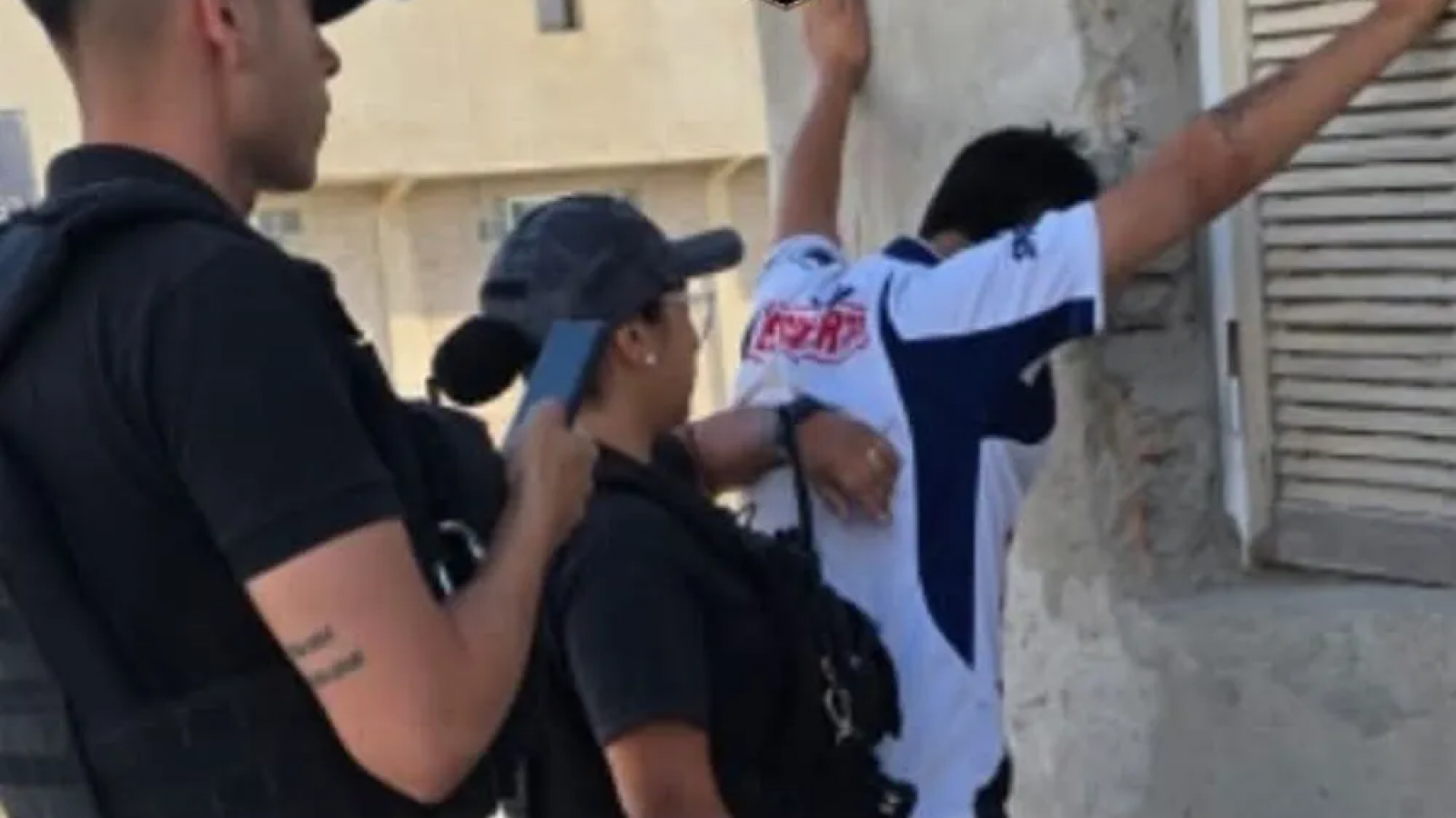 Control policial en el centro de Madryn terminó con un joven detenido