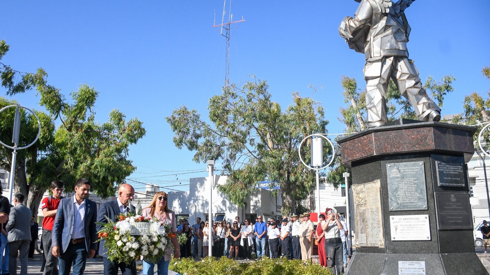 Puerto Madryn: El eterno homenaje a los 25 bomberos que se convirtieron en leyenda