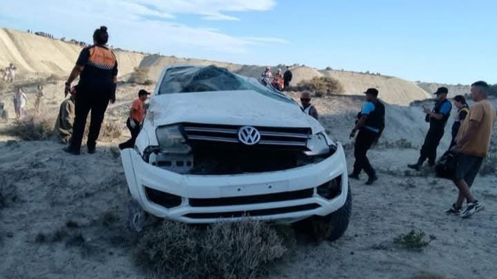 Vuelco de una camioneta en Playa Paraná: intervinieron los Bomberos Voluntarios