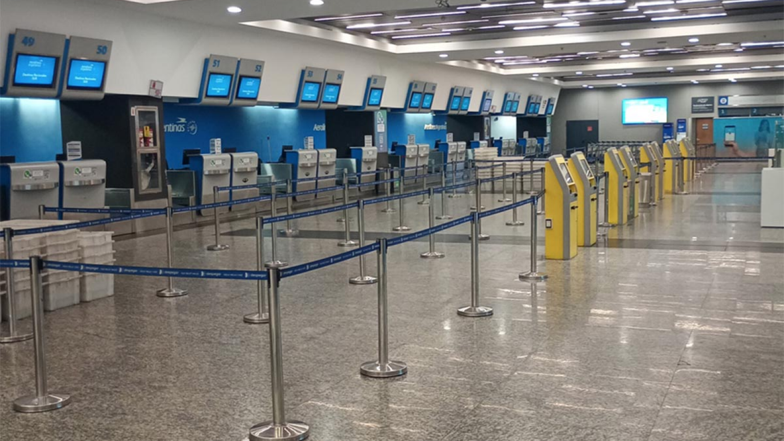 Paro total de vuelos este lunes: se paraliza el sistema aeroportuario