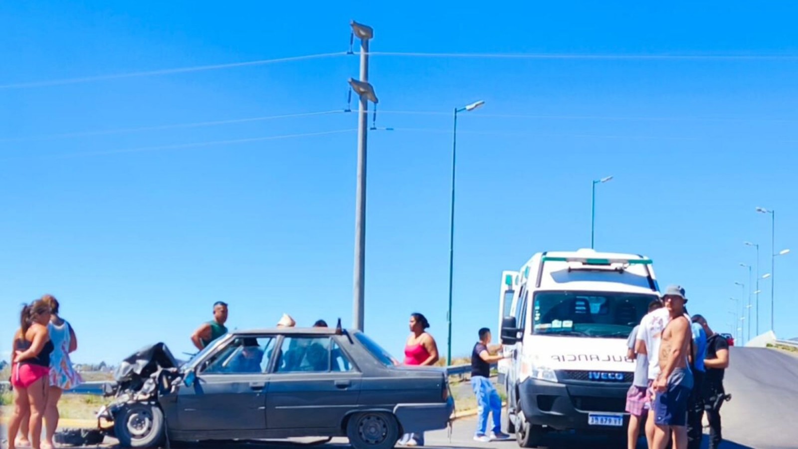 Fuerte accidente en Playa Unión: una joven resultó herida y fue trasladada al hospital