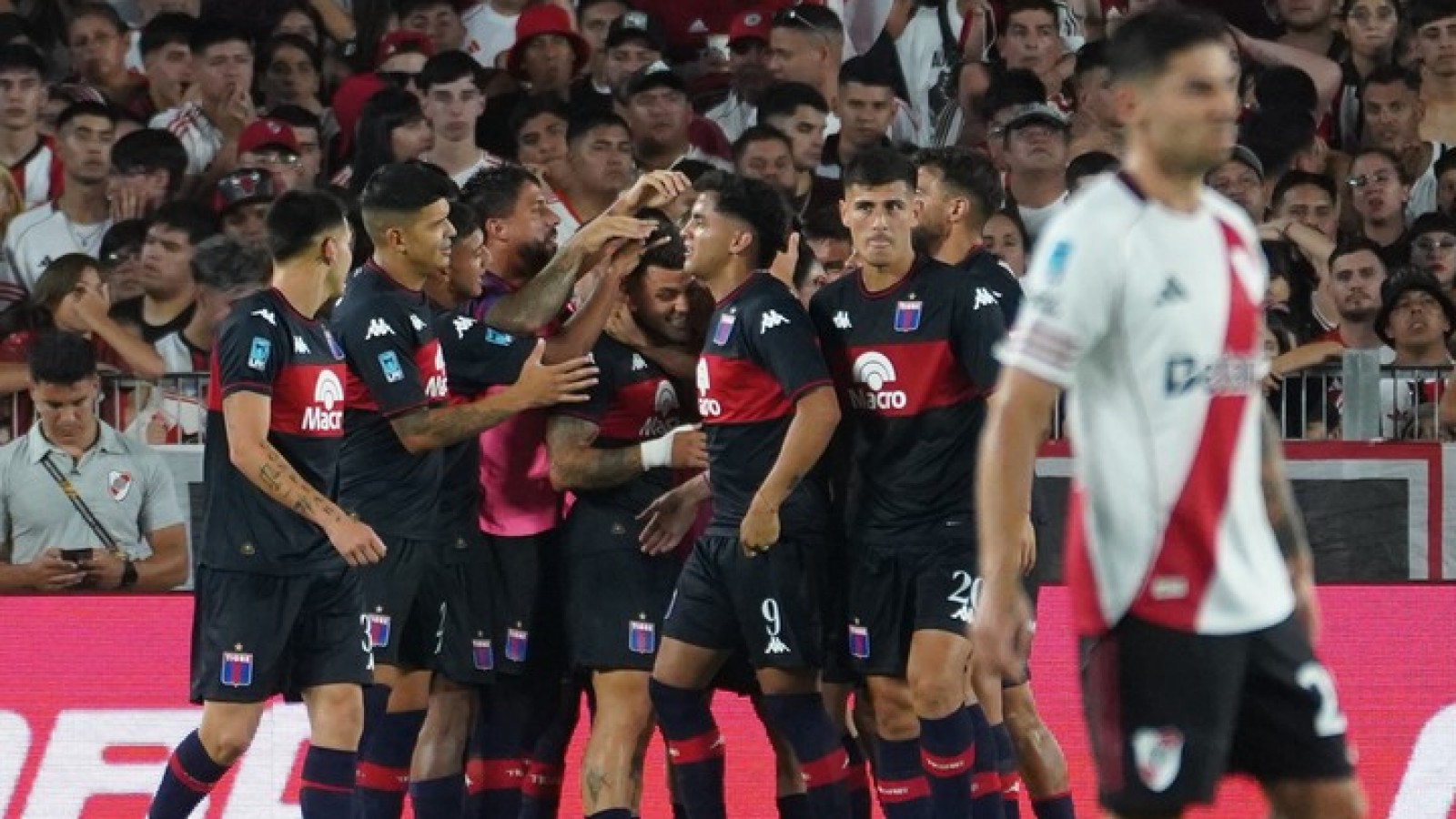 Dura caída de River: perdió 4-1 ante Tigre en el Monumental
