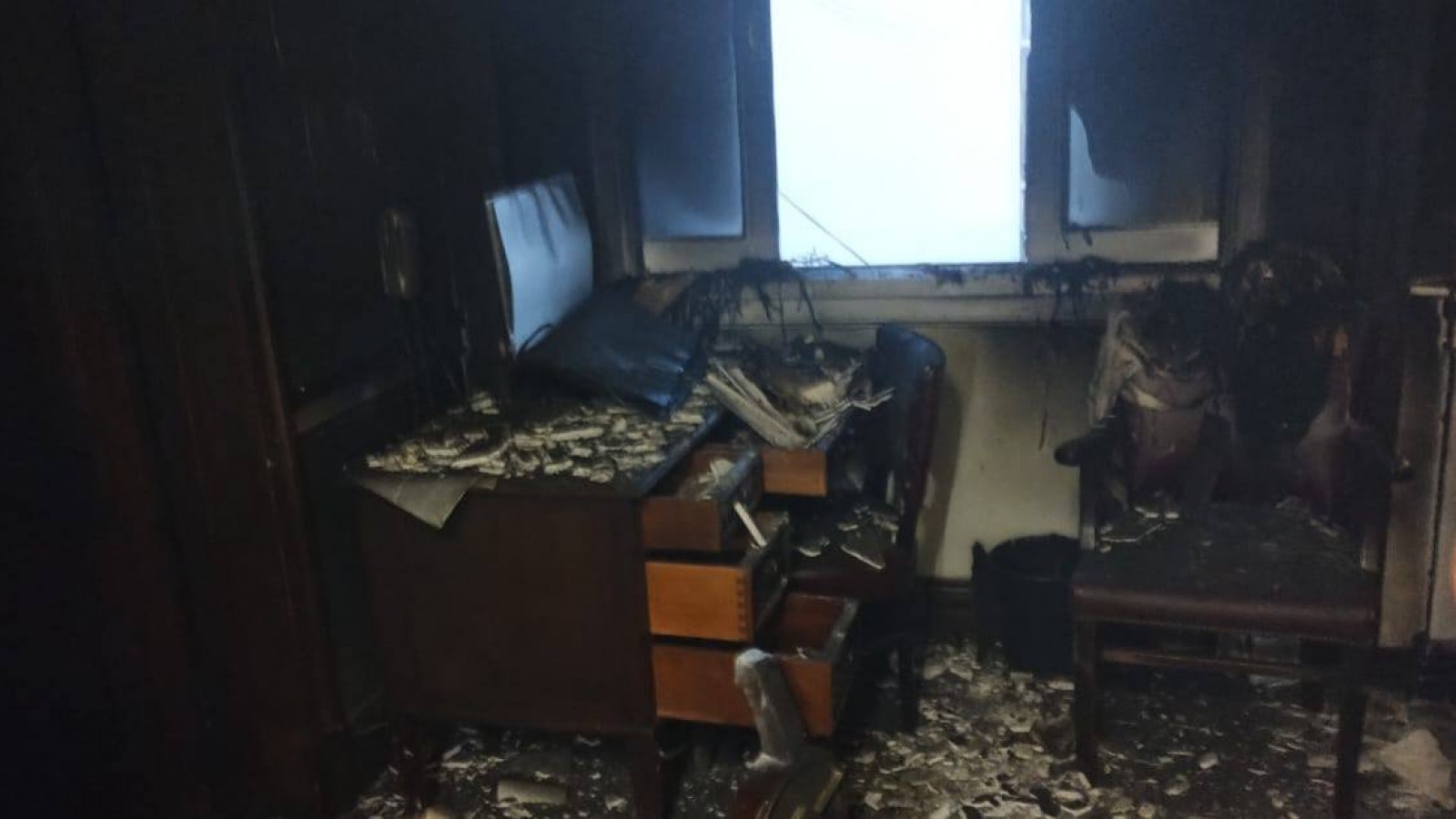 Incendio en el despacho de la senadora Andrea Cristina: se habrían olvidado la pava encendida