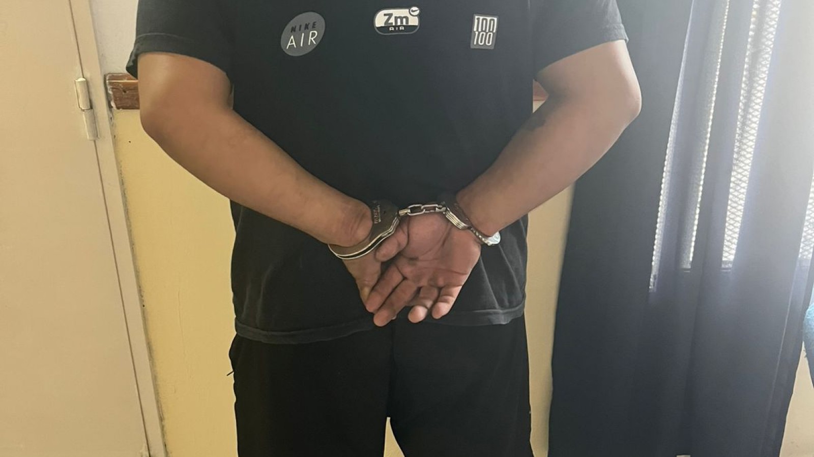 Un hombre fue detenido tras agredir a su pareja y enfrentarse con la Policía