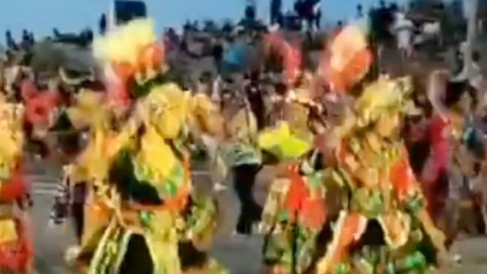 Puerto Madryn celebró una nueva noche de carnavales con ritmo y color en el centro