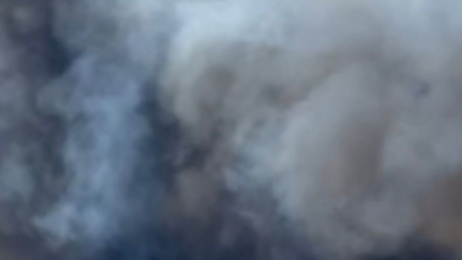 Incendio rural entre Madryn y Trelew: rotó el viento y el fuego avanza hacia la Ruta 3