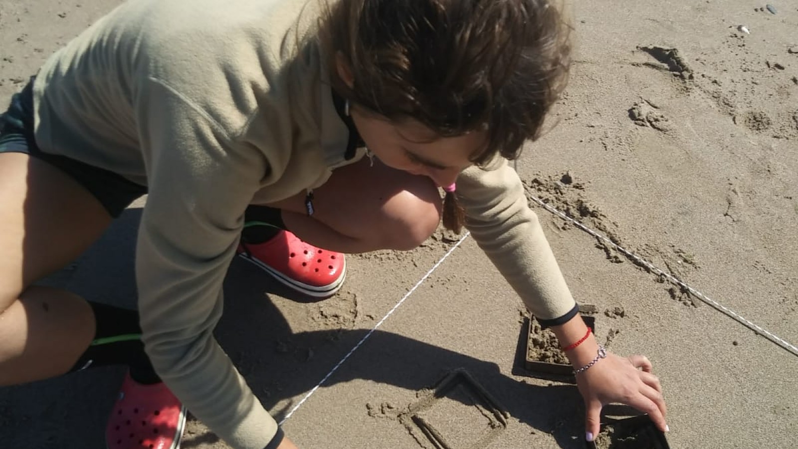 Científicos del CENPAT detectaron microplásticos y fibras en aguas de Puerto Madryn