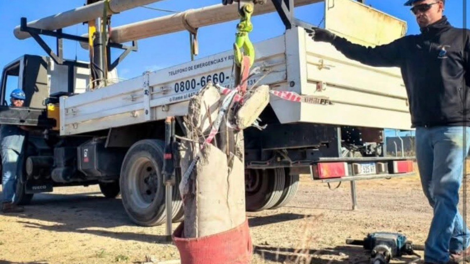 Chocó una columna, dejó a vecinos sin luz y ahora lo buscan en Puerto Madryn