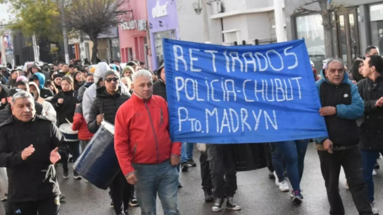 Tras meses de sueldos congelados, el Gobierno dio solo 3% a la Policía y crece la bronca