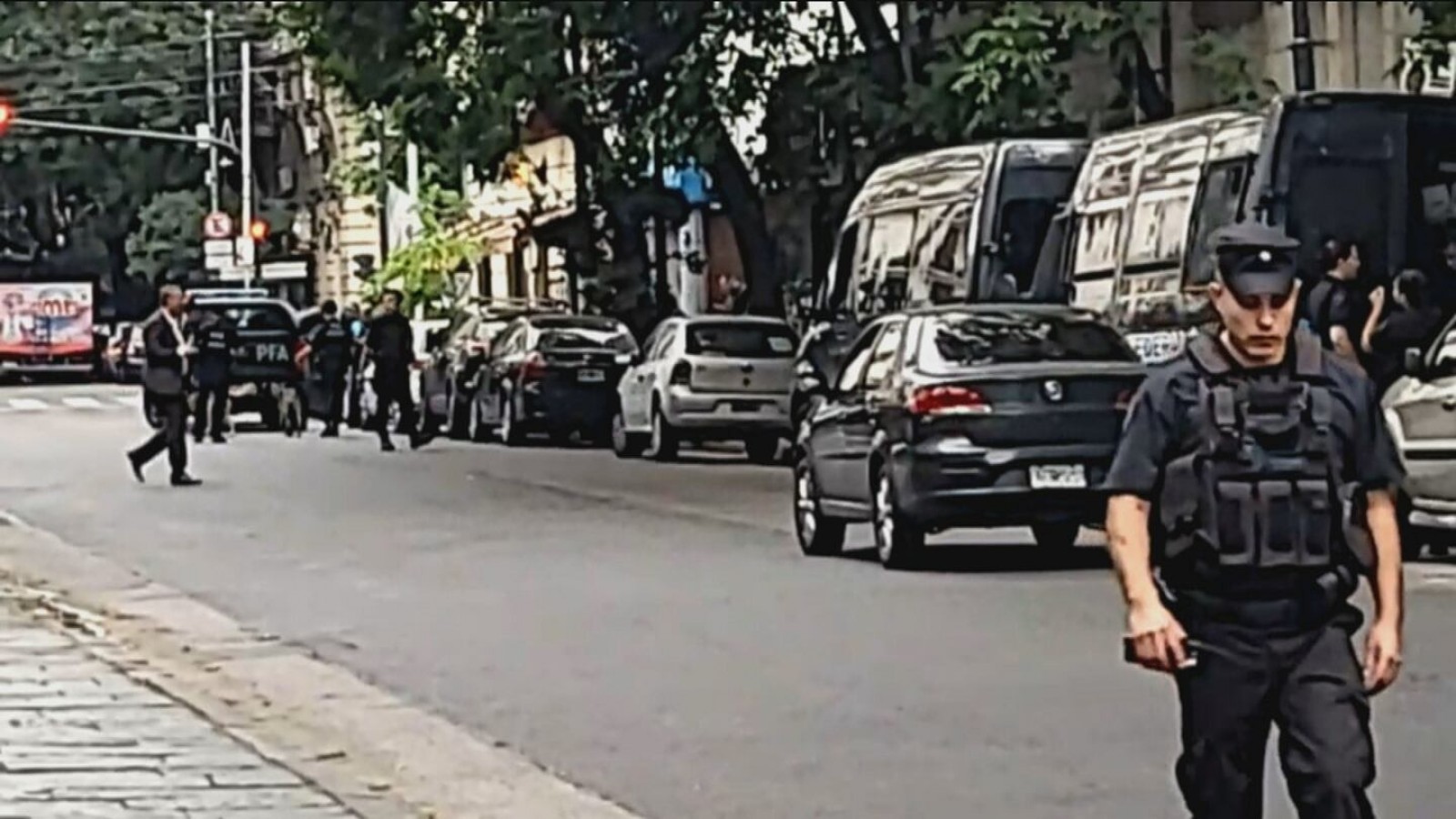 Alerta frente al Congreso: investigan un paquete sospechoso y activaron el protocolo de explosivos
