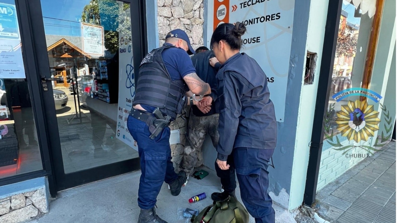Detuvieron a un hombre tras robar en un comercio y ser perseguido por el dueño