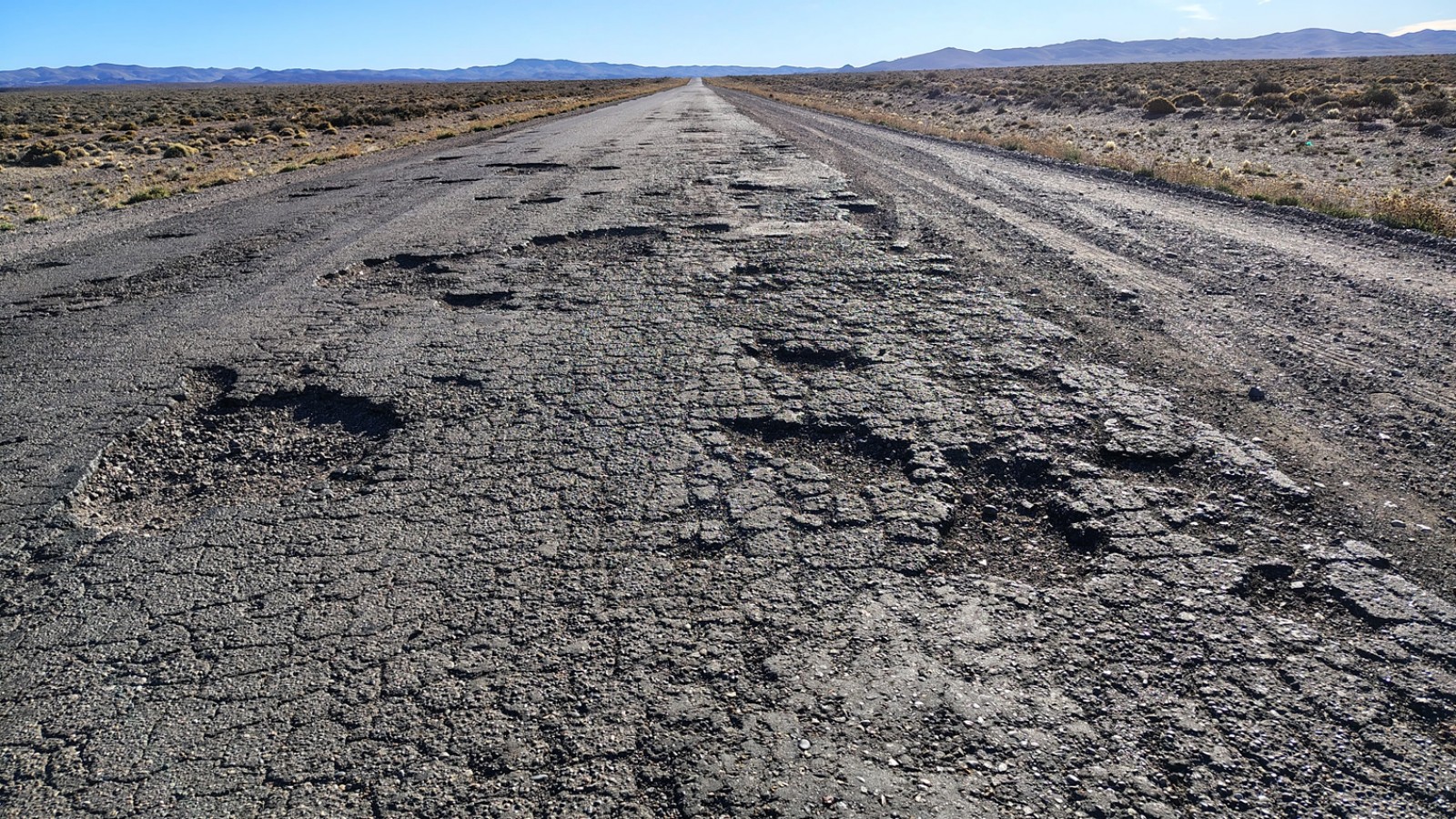 Fotomultas en Chubut: rutas llenas de baches y ahora radares para multar y recaudar