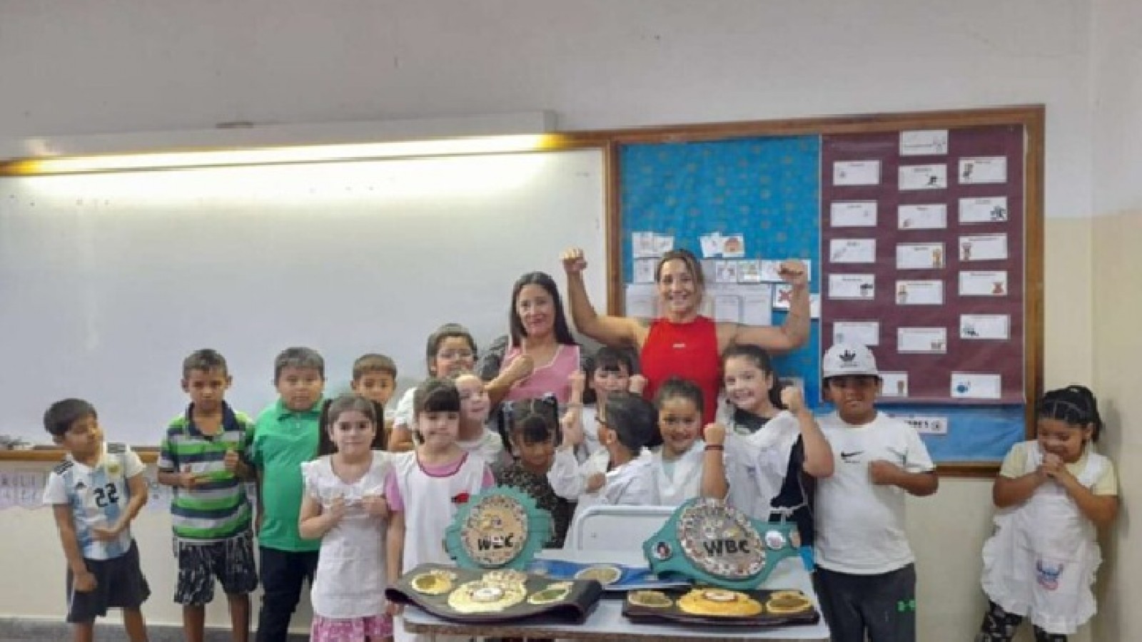 De los guantes al guardapolvo: el emotivo regreso de la campeona mundial Soledad Matthysse a su escuela en Trelew