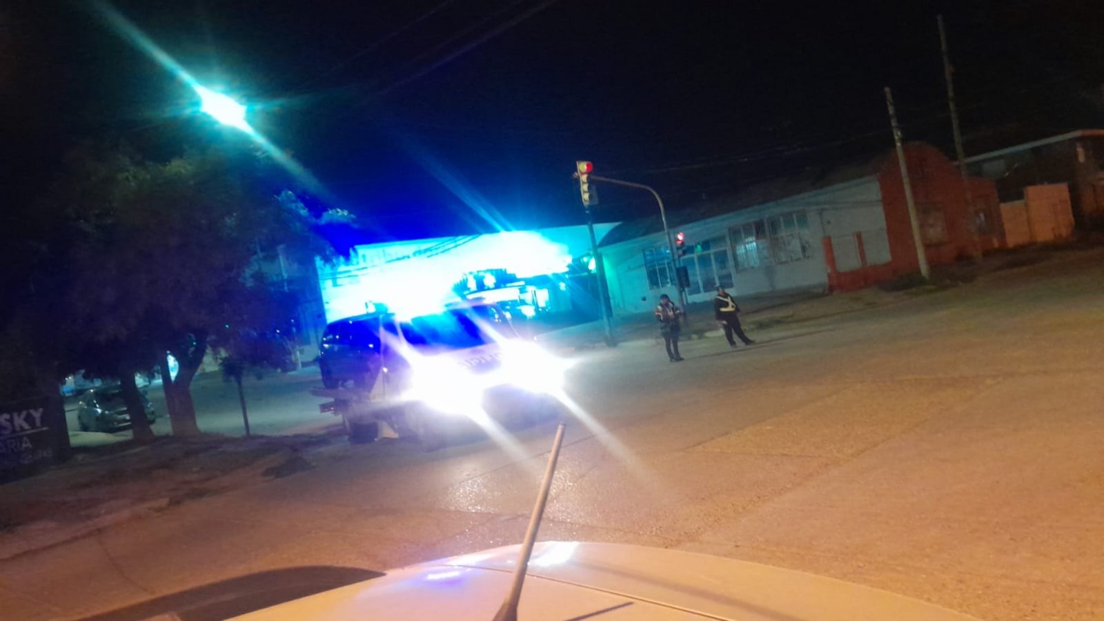 Puerto Madryn: apuñalaron a un hombre tras una pelea, chocó con una moto y buscan al agresor