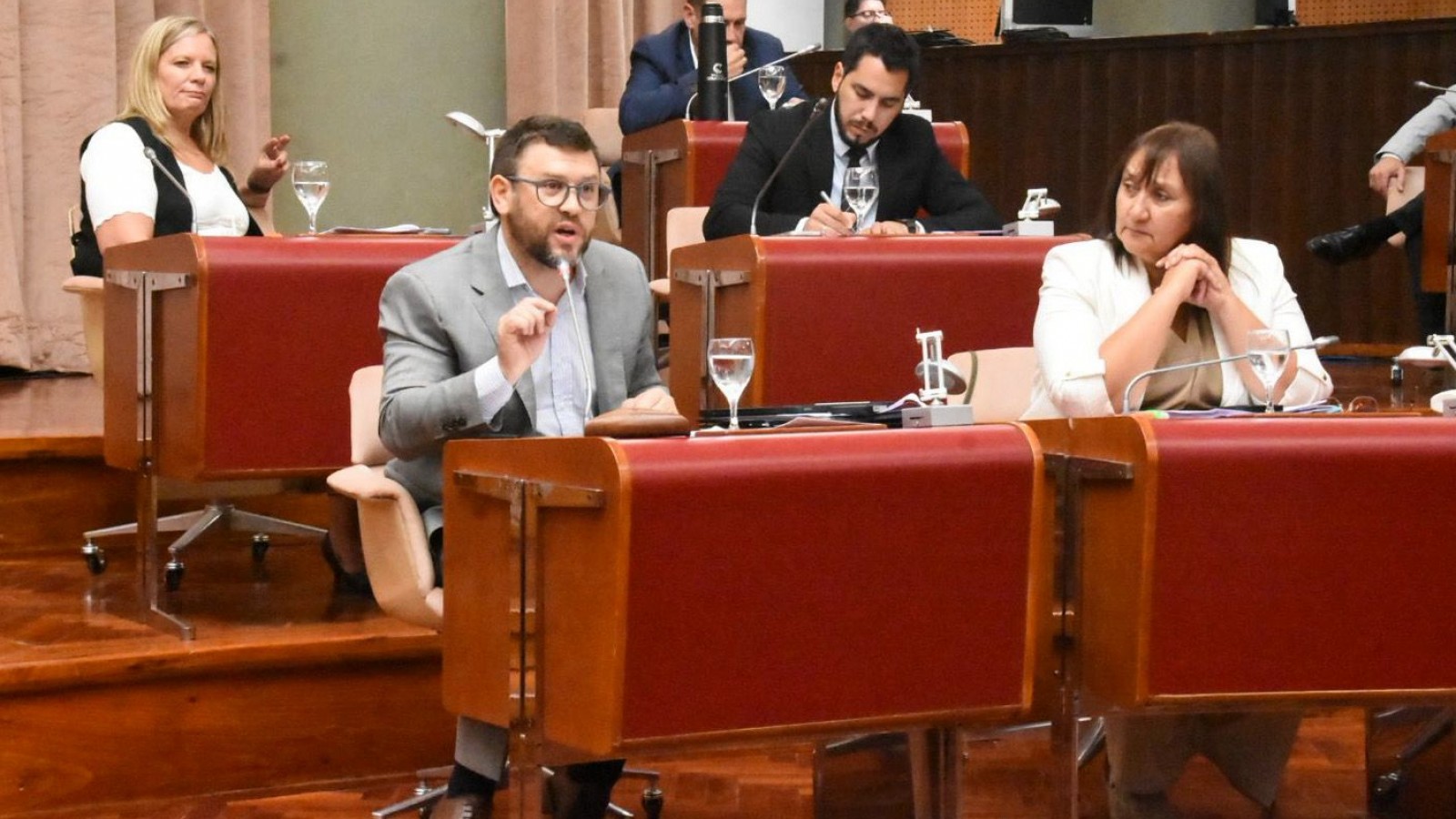 Otra vez el oficialismo dejó sin quórum la sesión para no discutir los temas que les importan a los chubutenses