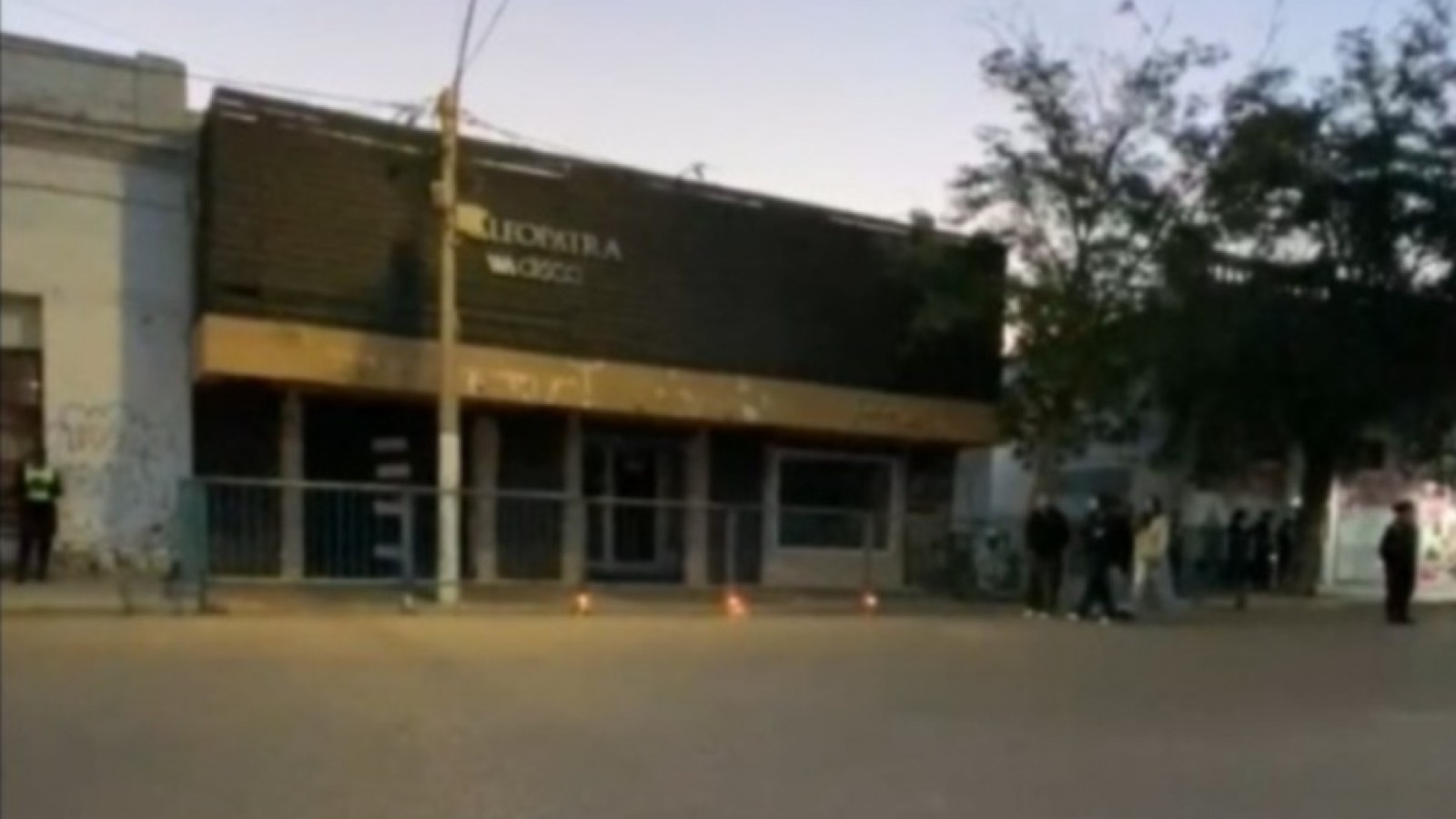 "Que se haga justicia por Brus": familiares y amigos prendieron velas afuera del boliche