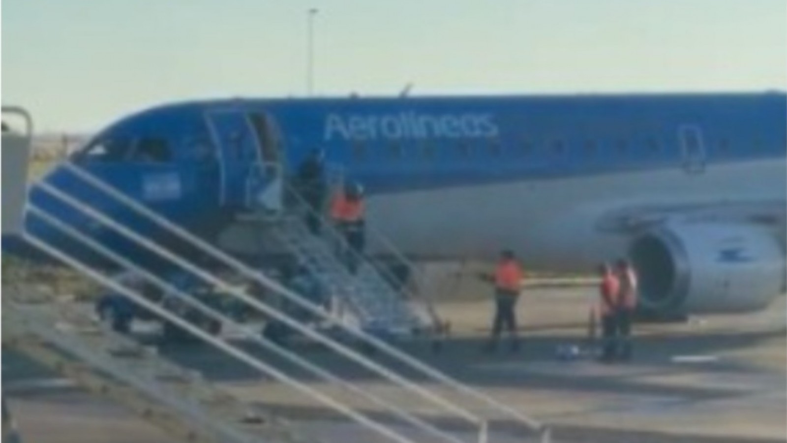 Vuelo a Trelew aterrizó de emergencia en Bahía Blanca por una falla técnica