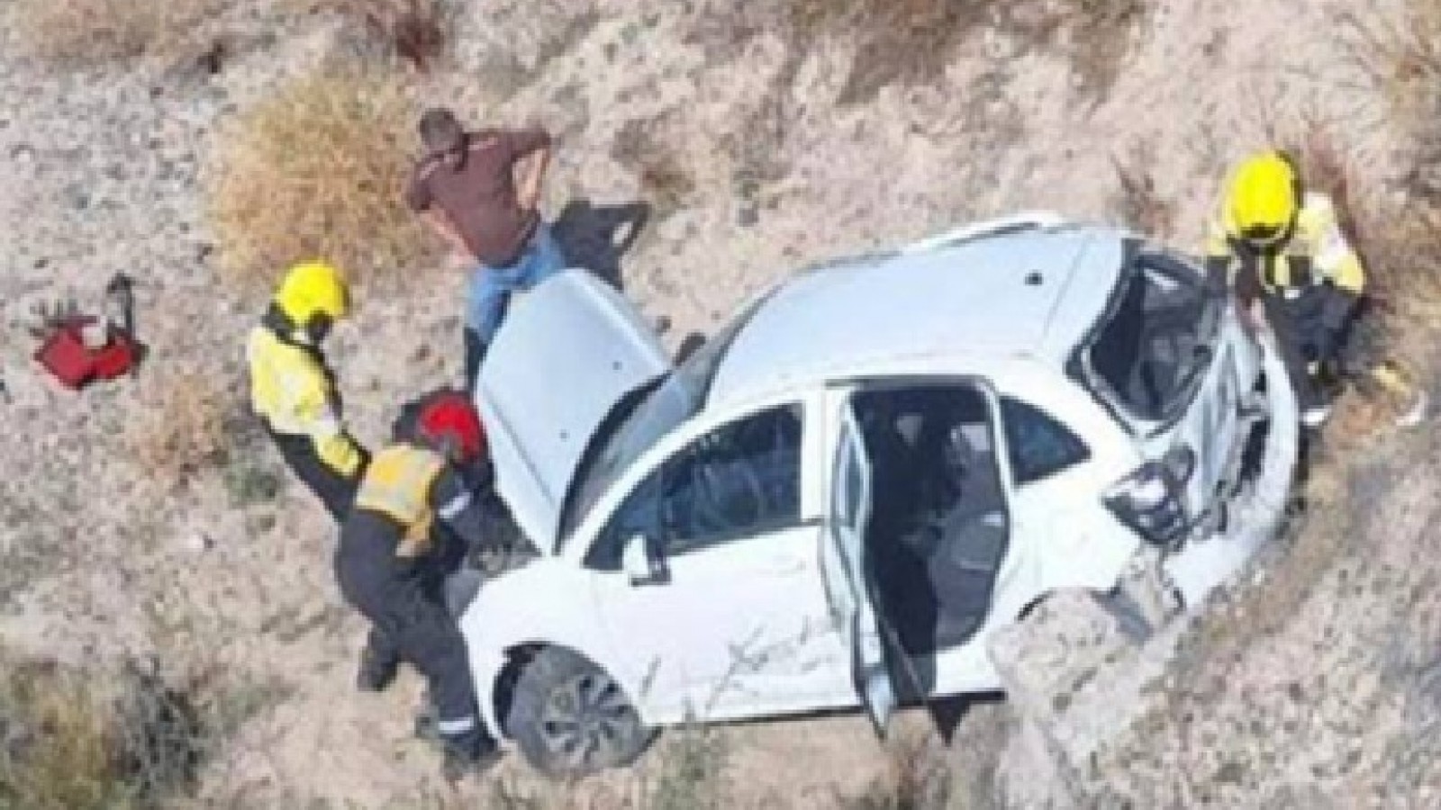 Ruta 25: una mujer y su sobrino volcaron tras un despiste cerca de Trelew