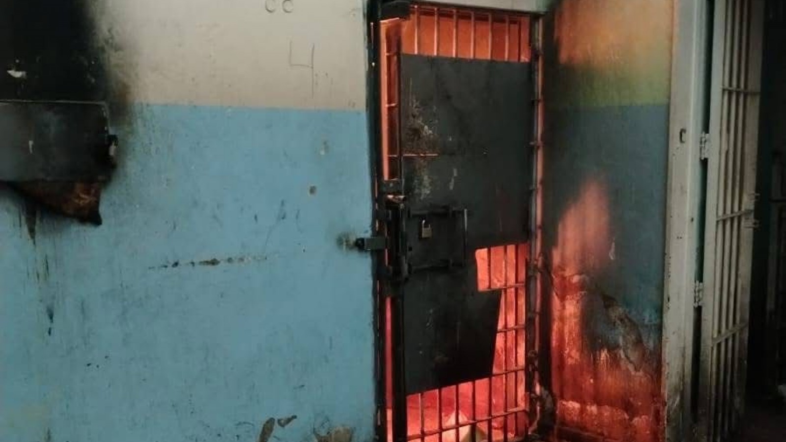 Fuego en la alcaidía de Trelew: investigan el origen del incendio en el pabellón 4