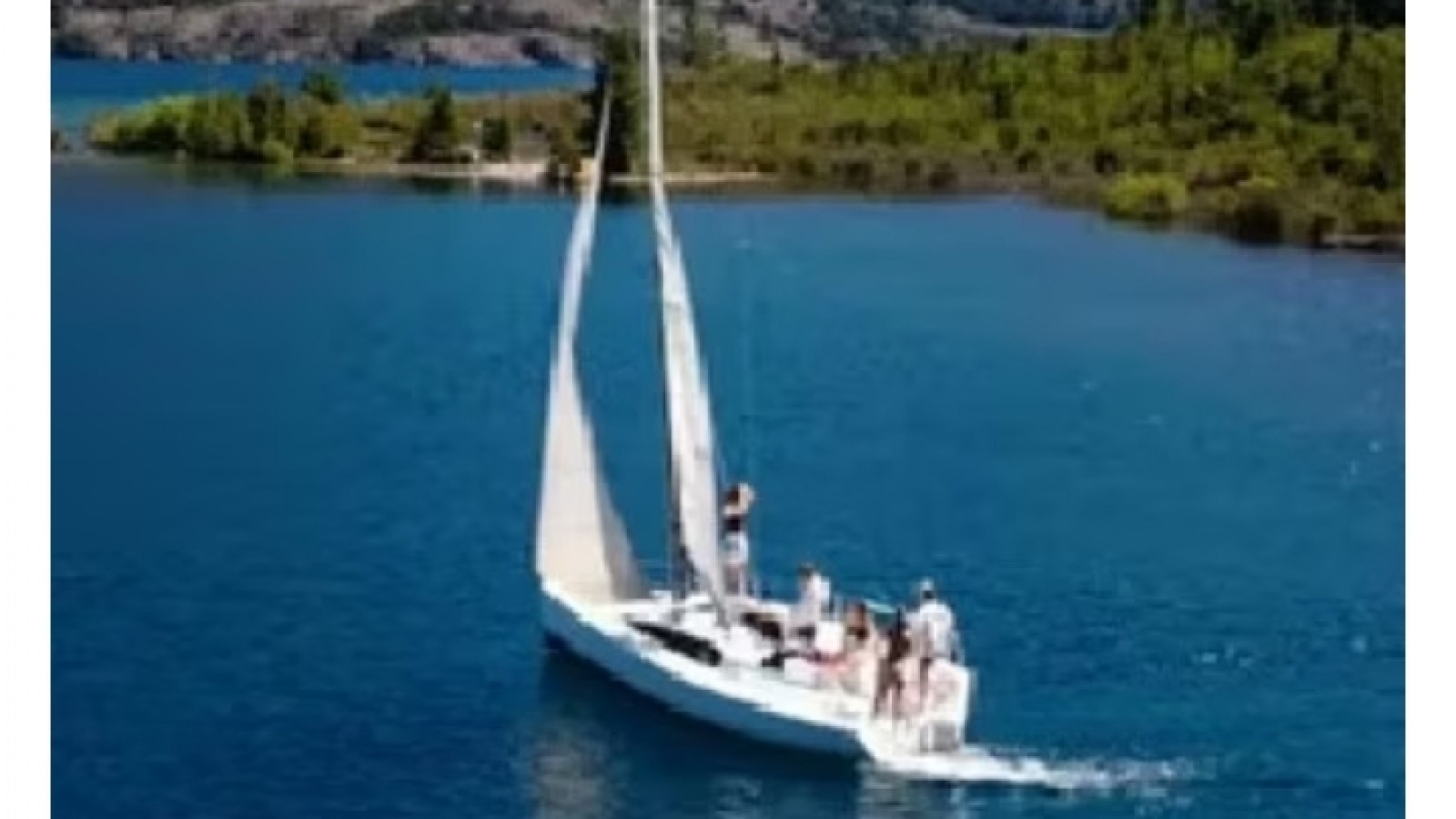 Un vecino de Lago Puelo falleció tras darse vuelta dos veleros en el lago Epuyén