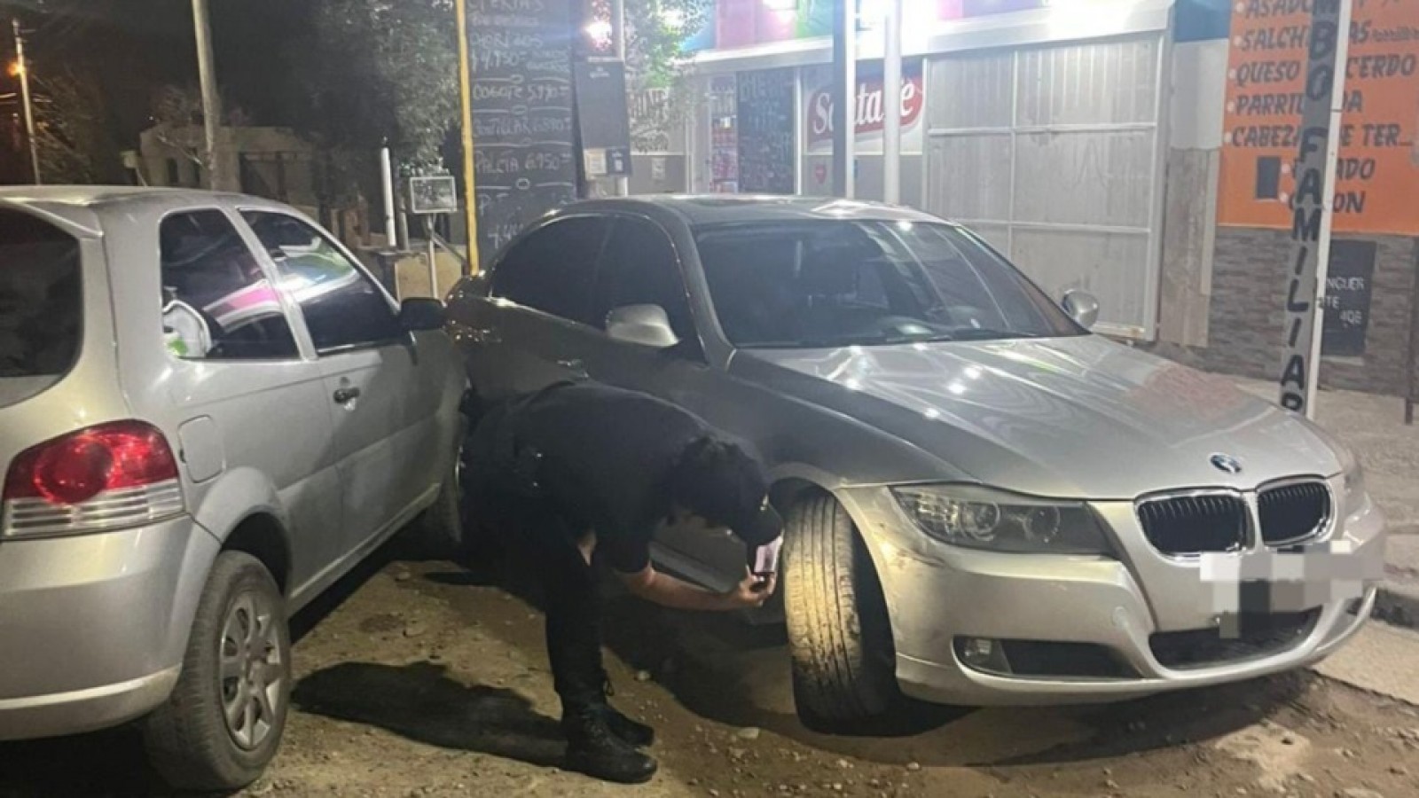 Trelew: un policía retirado de 80 años, borracho al volante, chocó, quiso escapar y terminó detenido