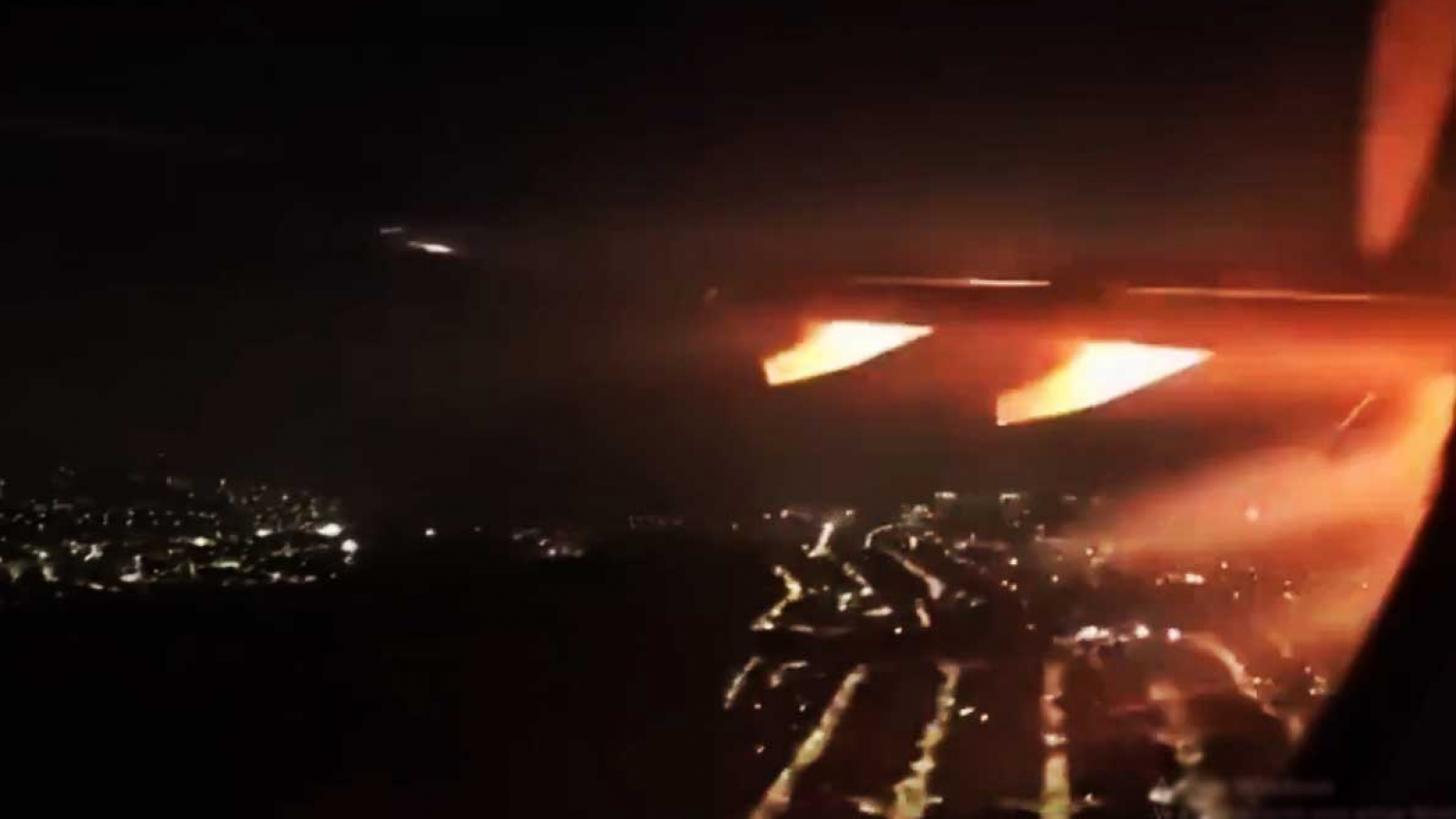 Explosión en pleno despegue: un avión debió regresar de emergencia