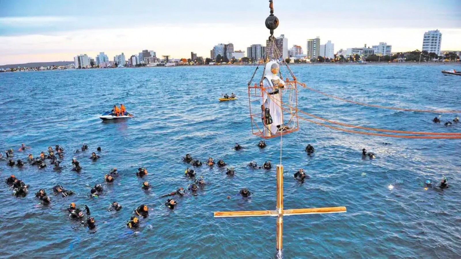 Semana Santa en Madryn: se realizará una nueva edición del Vía Crucis Submarino