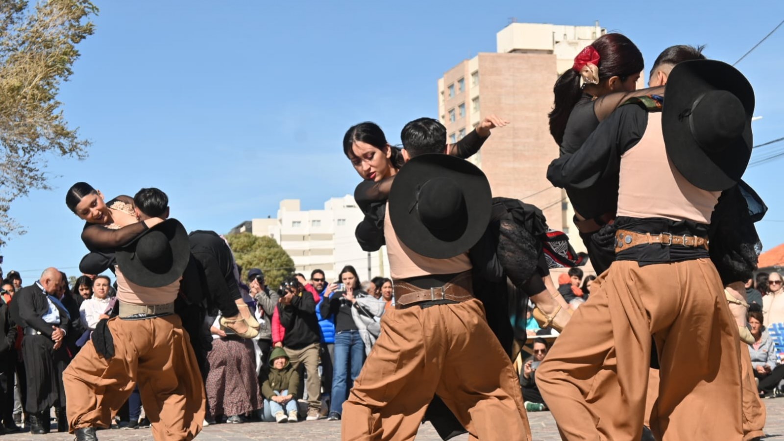 Puerto Madryn se viste de gala para celebrar el Día de la Zamba frente al mar