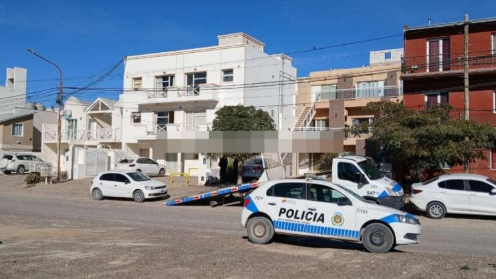 Allanaron el departamento de la banda tras el tiroteo en Madryn: investigan drogas y conexiones con un ataque en Río Negro