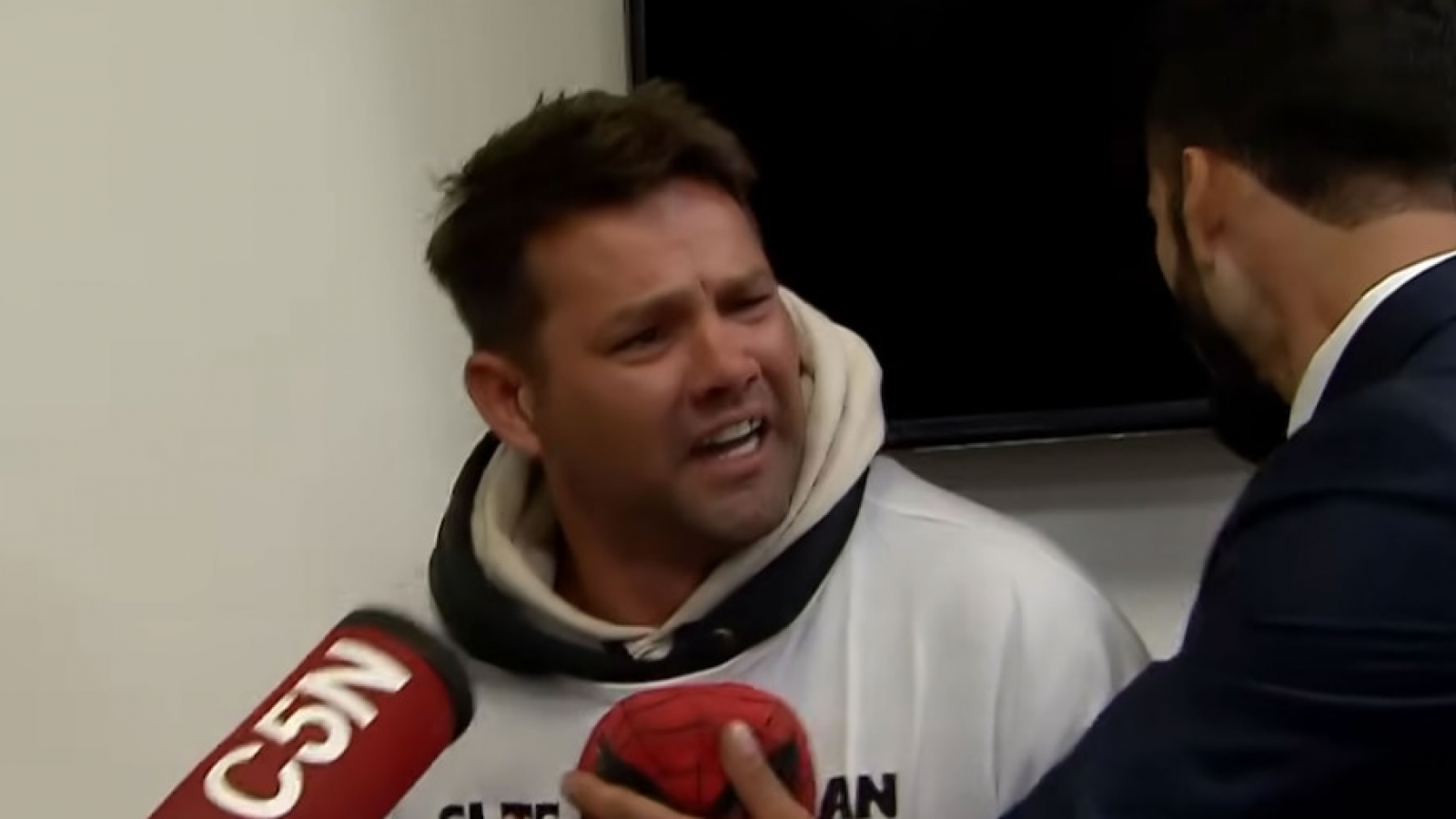 "¡Asesinos!": el desgarrador grito del padre de Ángel tras la audiencia