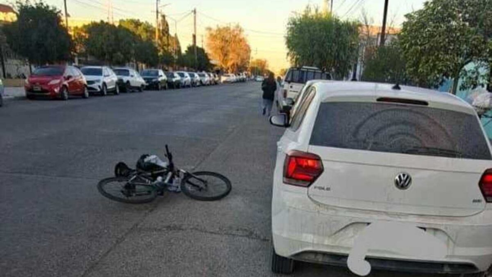 Accidente en calle Castelli involucró a una mujer y su hijo