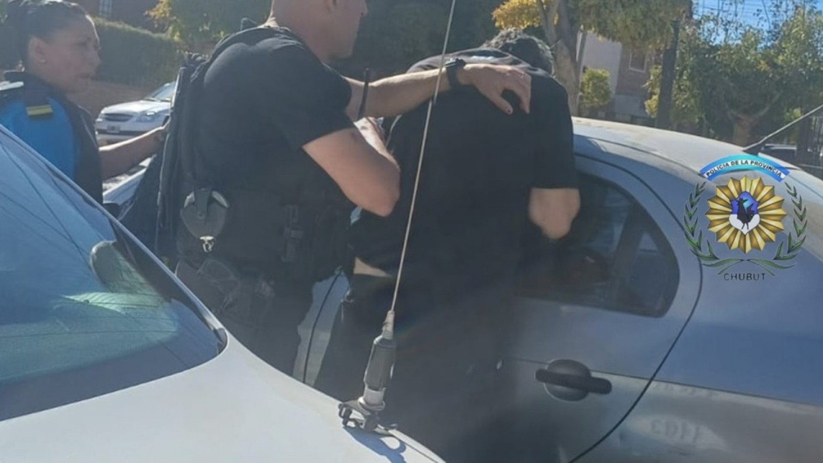 Trelew: detuvieron a una pareja por robarle a una mujer en la vía pública