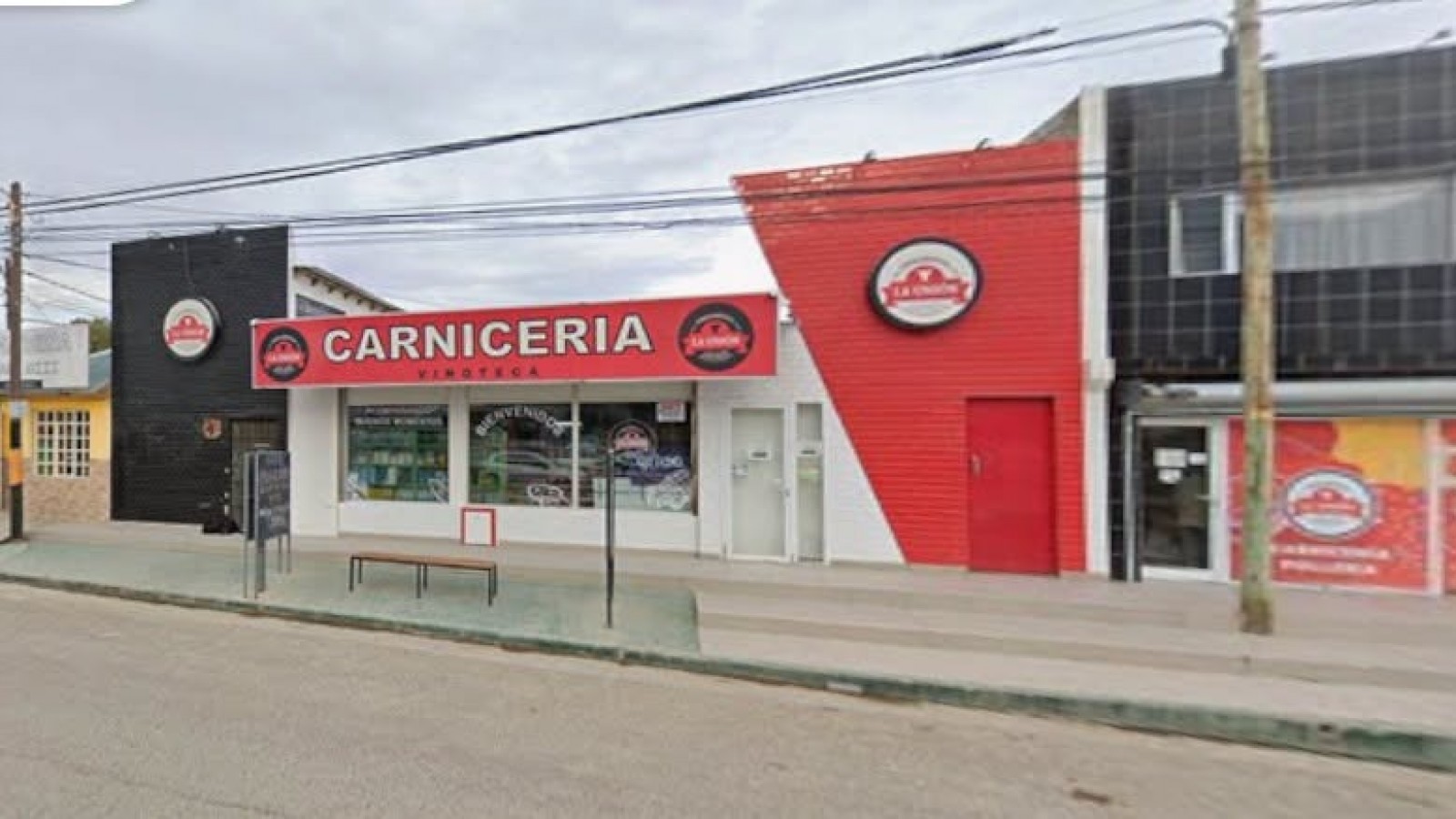 Puerto Madryn: robaron más de $1,4 millones de un supermercado tras entrar por el techo