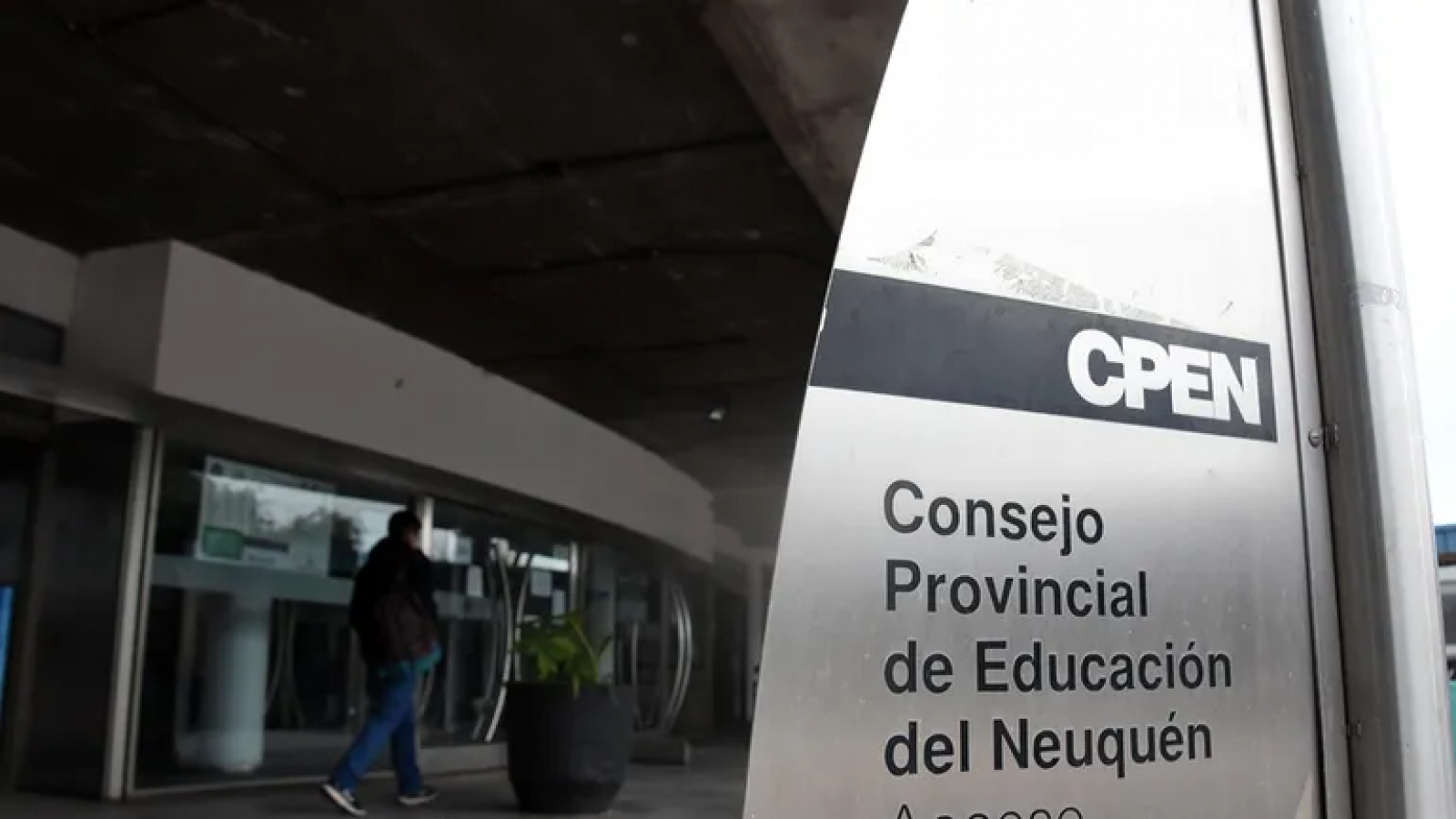 Crecen las amenazas de tiroteos en escuelas de Neuquén y refuerzan protocolos de seguridad