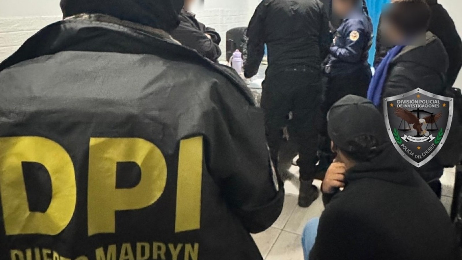 Celulares secuestrados y menores identificados: los resultados de los allanamientos por las amenazas escolares