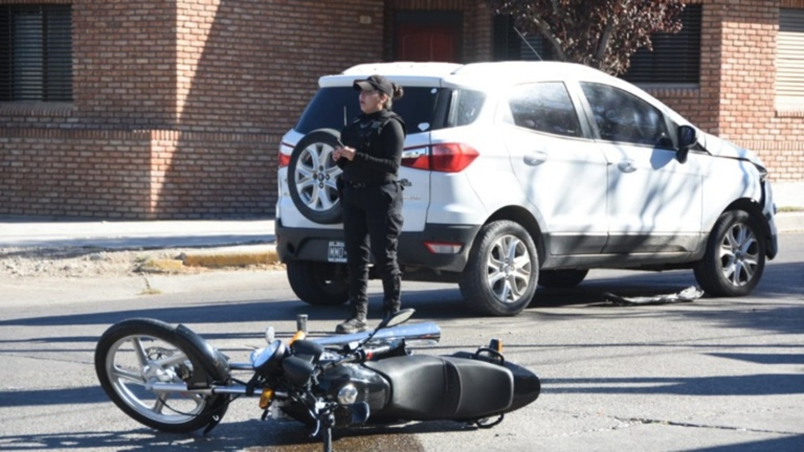 Trelew: un motociclista sufrió fracturas y alcanzó a llamar a su familia antes de perder la conciencia