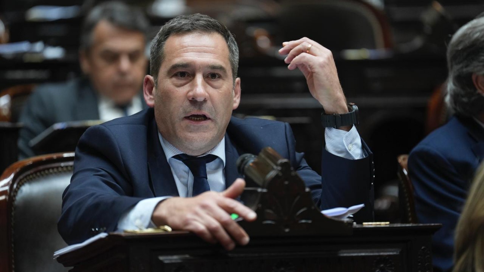 Luque alertó por el endeudamiento que impulsa Chubut: "Se está hipotecando el futuro de la provincia"
