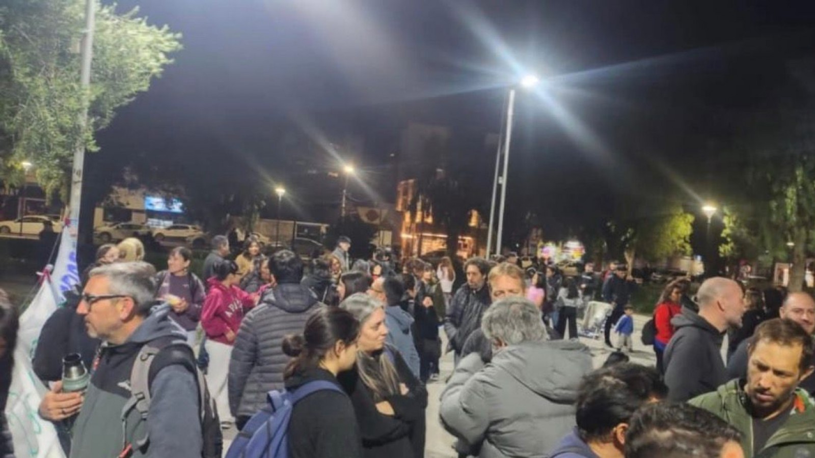 Directivos de escuelas se alinean con docentes y endurecen la protesta en Madryn