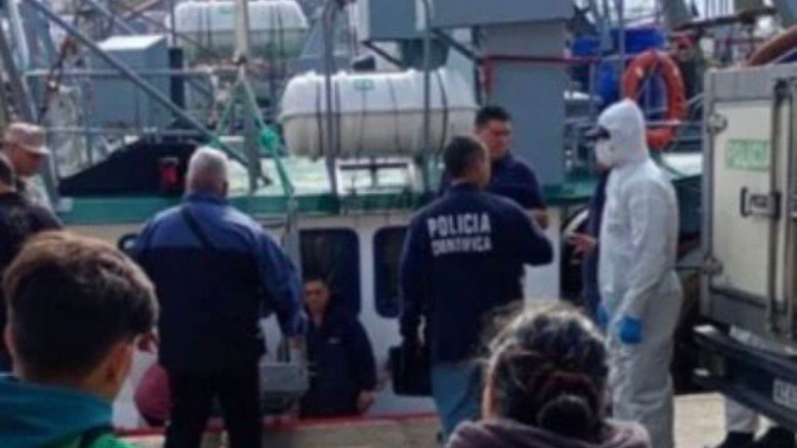Investigan la muerte de un marinero a bordo de un buque y crecen las dudas