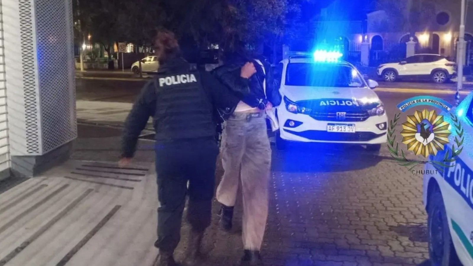 Puerto Madryn: detuvieron a una mujer tras agredir a una policía en una estación de servicio