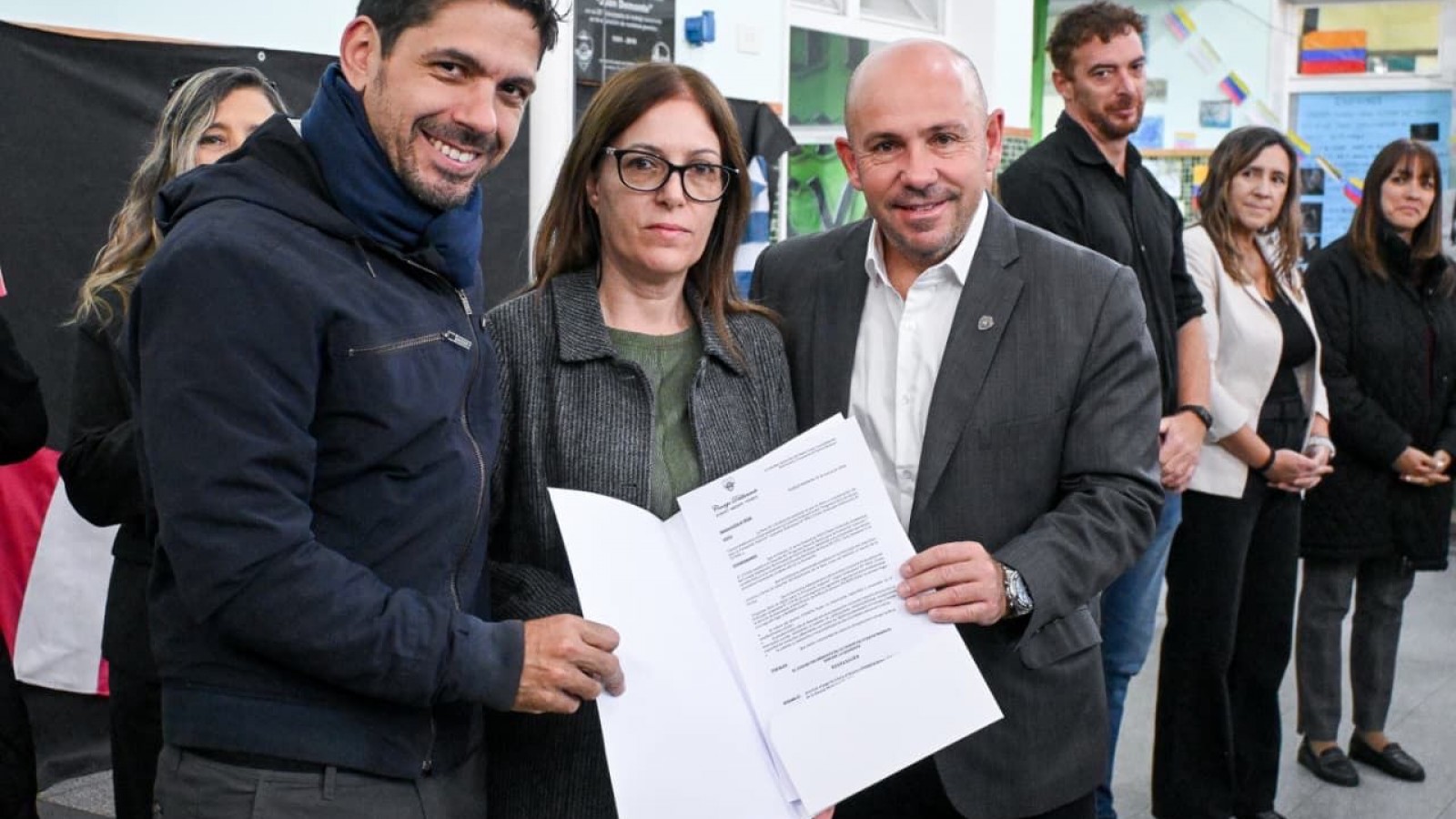 Gustavo Sastre entregó la beca al mejor promedio de la escuela municipal de pesca "juan demonte"