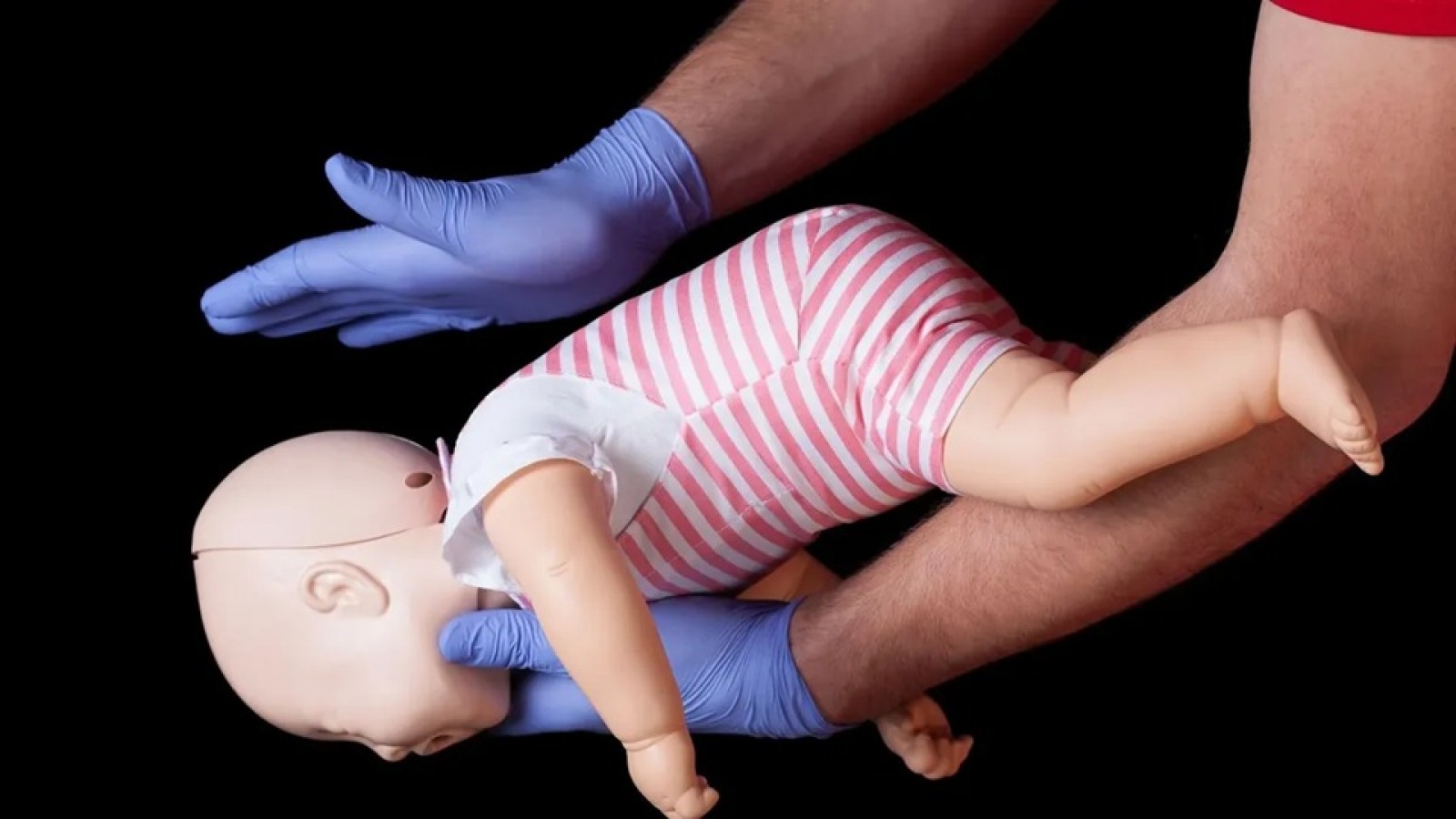 Trelew: Policías salvaron la vida de una beba de dos meses