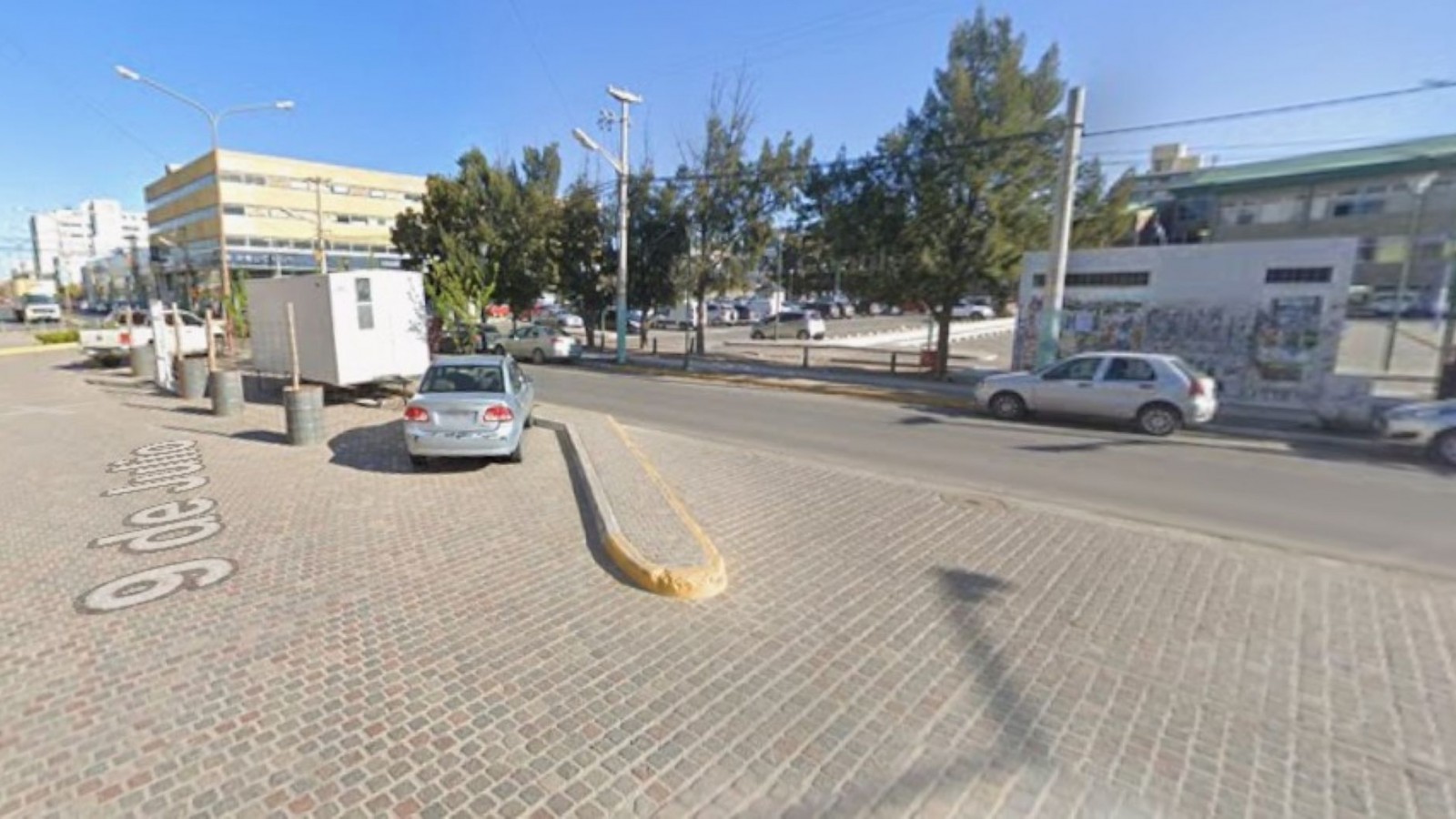 Violento episodio en Trelew: detuvieron a una mujer por agredir a un hombre en pleno centro