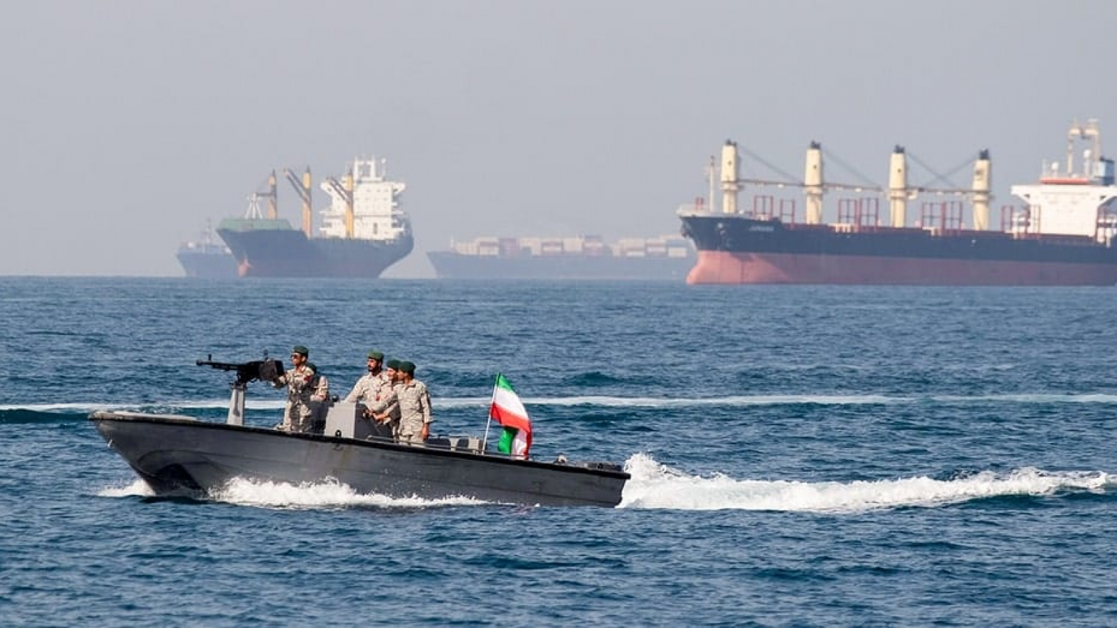 Irán endurece su postura y apunta contra tropas estadounidenses