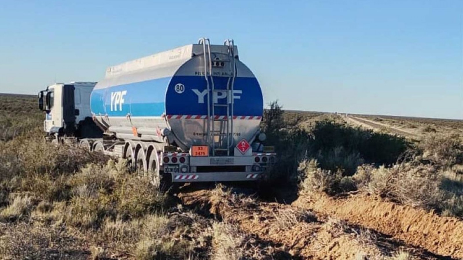 El chofer de un camión perdió el control tras atragantarse mientras conducía