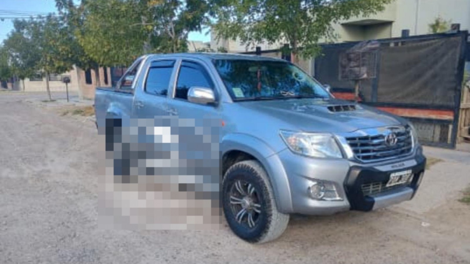 Recuperaron una camioneta robada en Trelew tras un allanamiento en barrio INTA