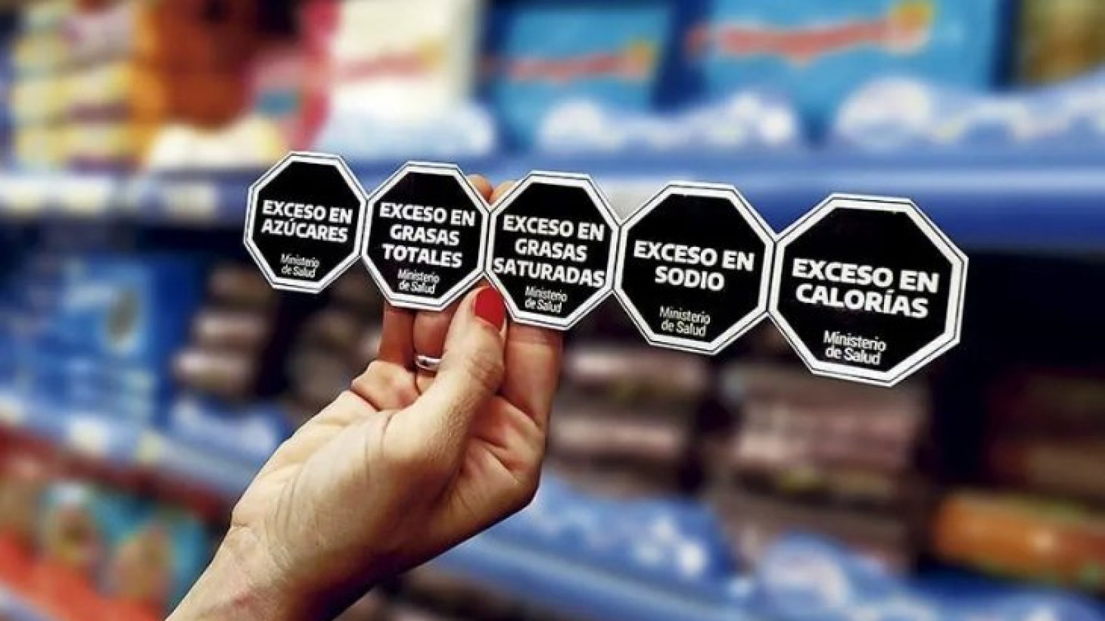 Polémica por el etiquetado frontal: el Gobierno busca eliminar los sellos de advertencia en alimentos