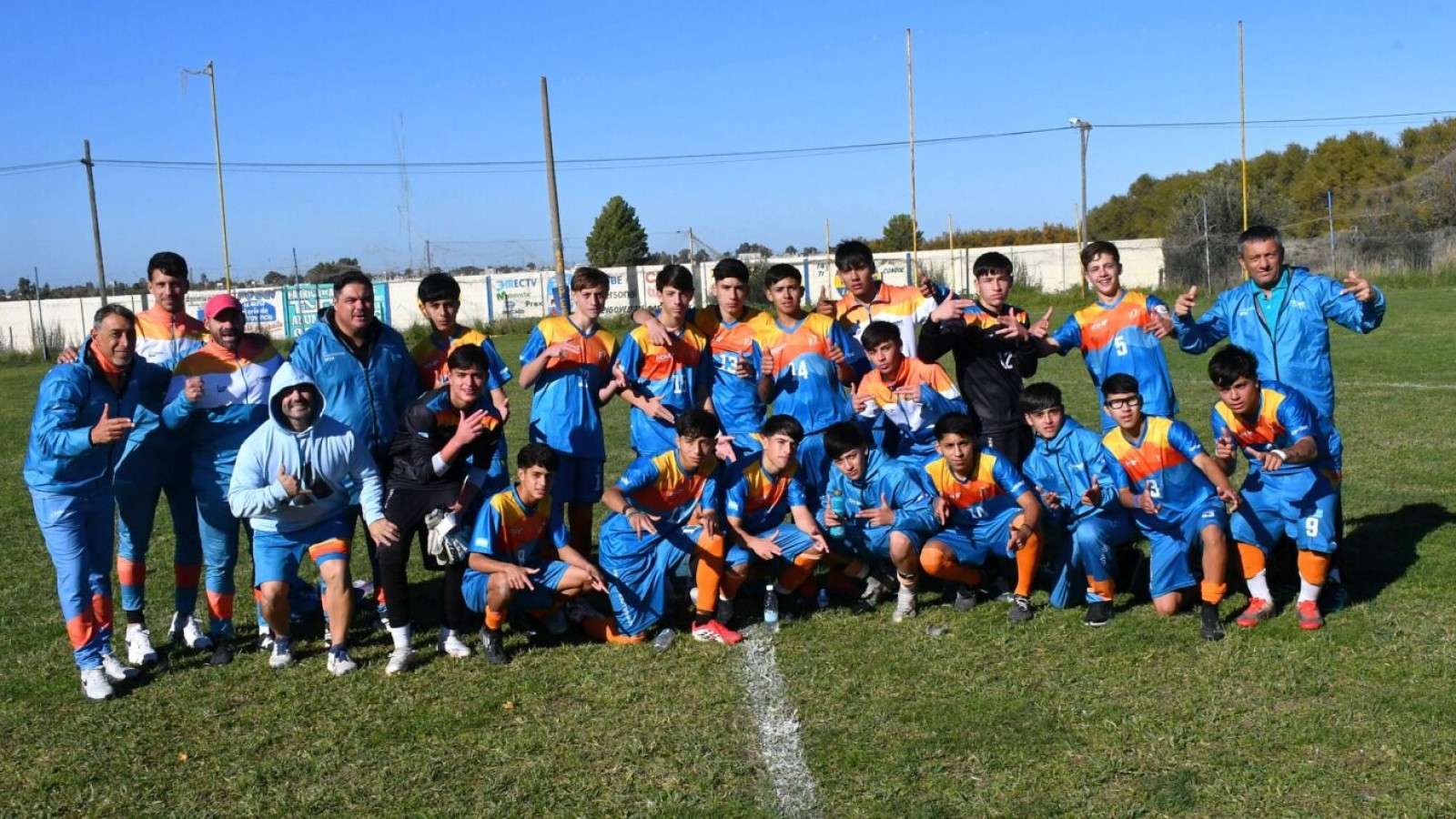 Cosecha de medallas: El atletismo de Chubut vuela alto y acaricia el campeonato en los Epade