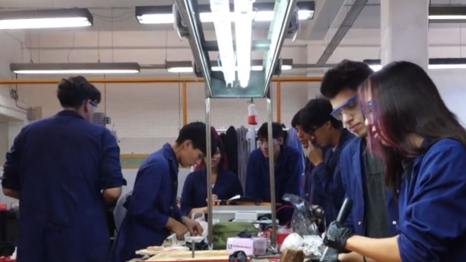 Estudiantes de Puerto Madryn construyen un aerogenerador y apuestan por energías renovables
